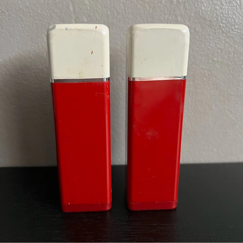 Vintage 1993 Coca Cola Gas Pump Salt Pepper Shakers Set Red White Retro Kitchen
